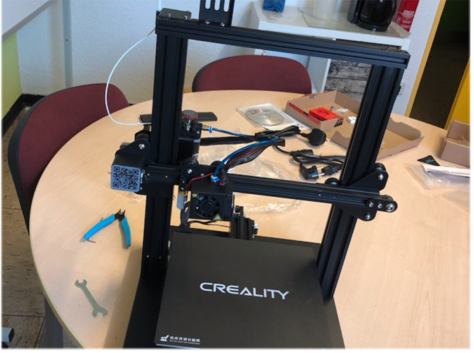 3D Drucker auf Schreibtisch